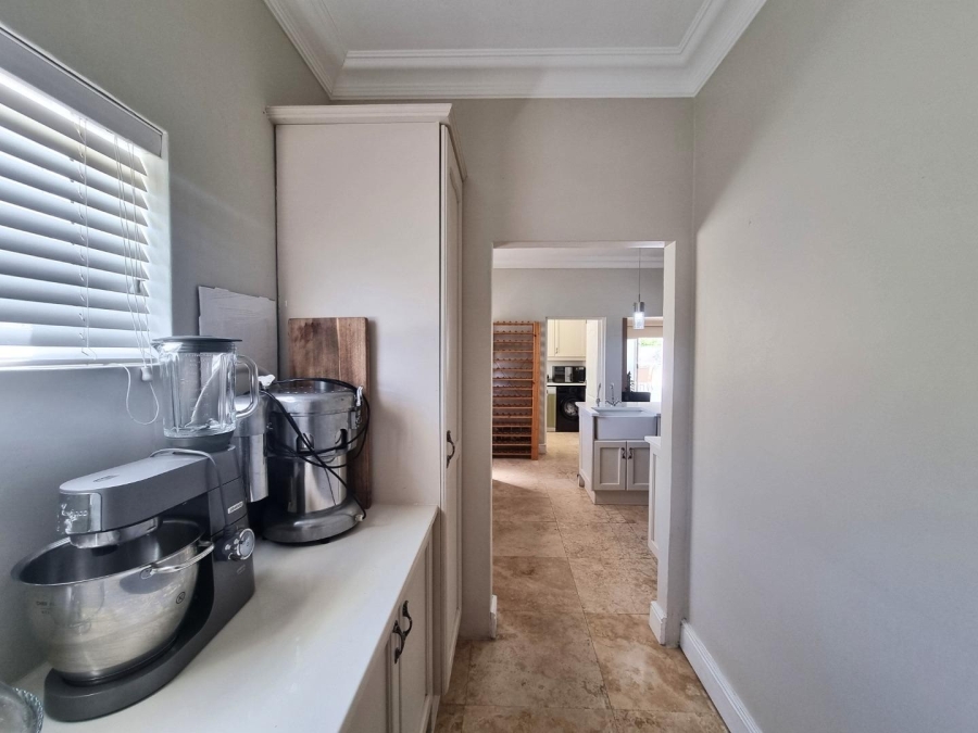 5 Bedroom Property for Sale in Sandbaai Western Cape